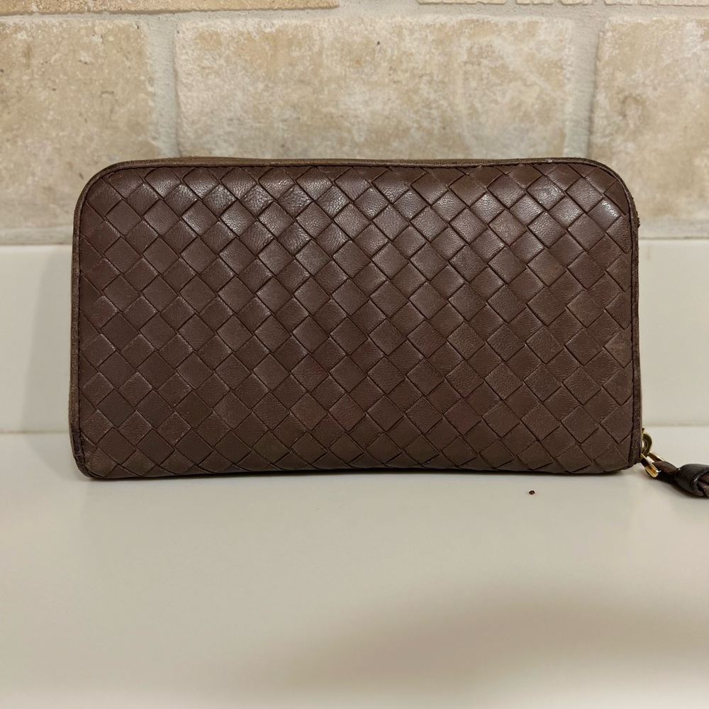 Bottega Veneta Wallet - color is dark taupe